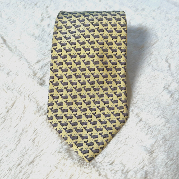 VINEYARD VINES Classic Whale Blue on Yellow Preppy Men's 100% Silk Neck Tie 57" - Picture 1 of 8